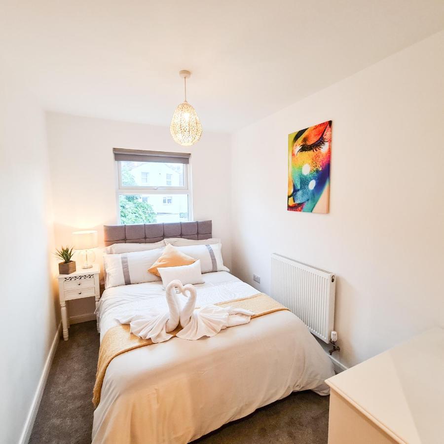 Modern 4 Bedroom Flat Near Station * Brighton