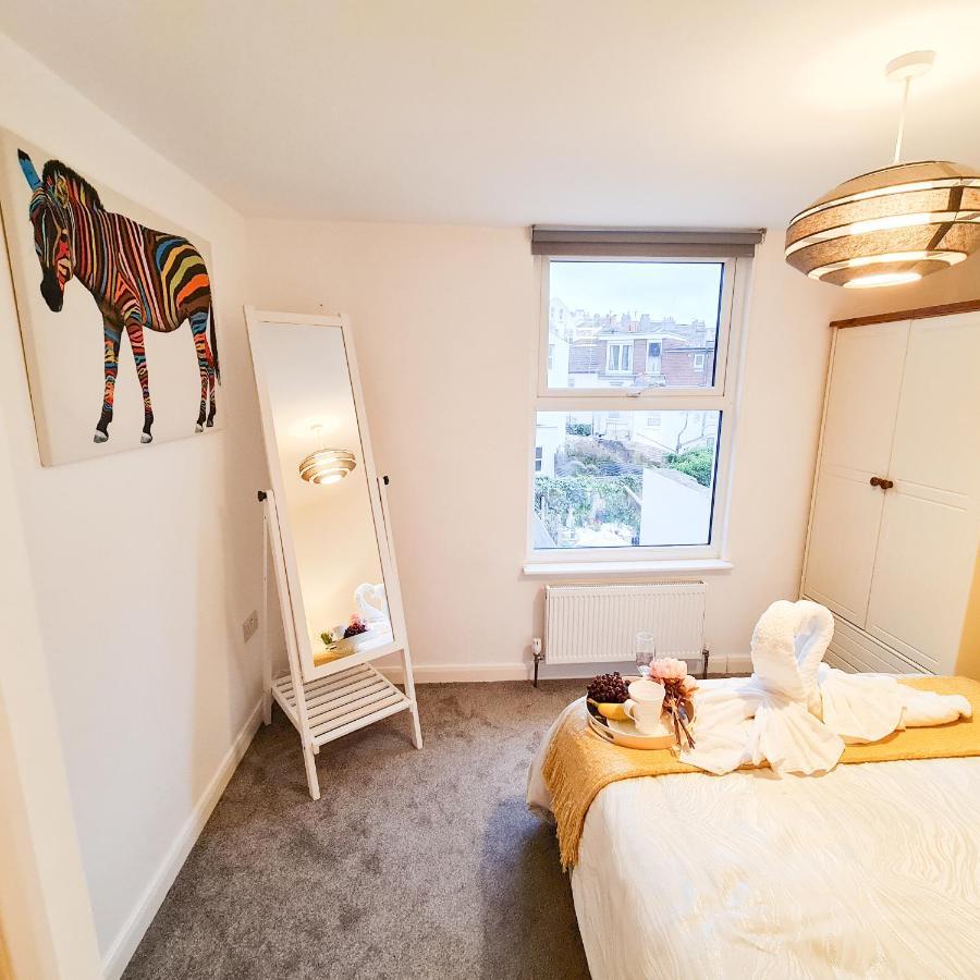 Modern 4 Bedroom Flat Near Station Apartment *