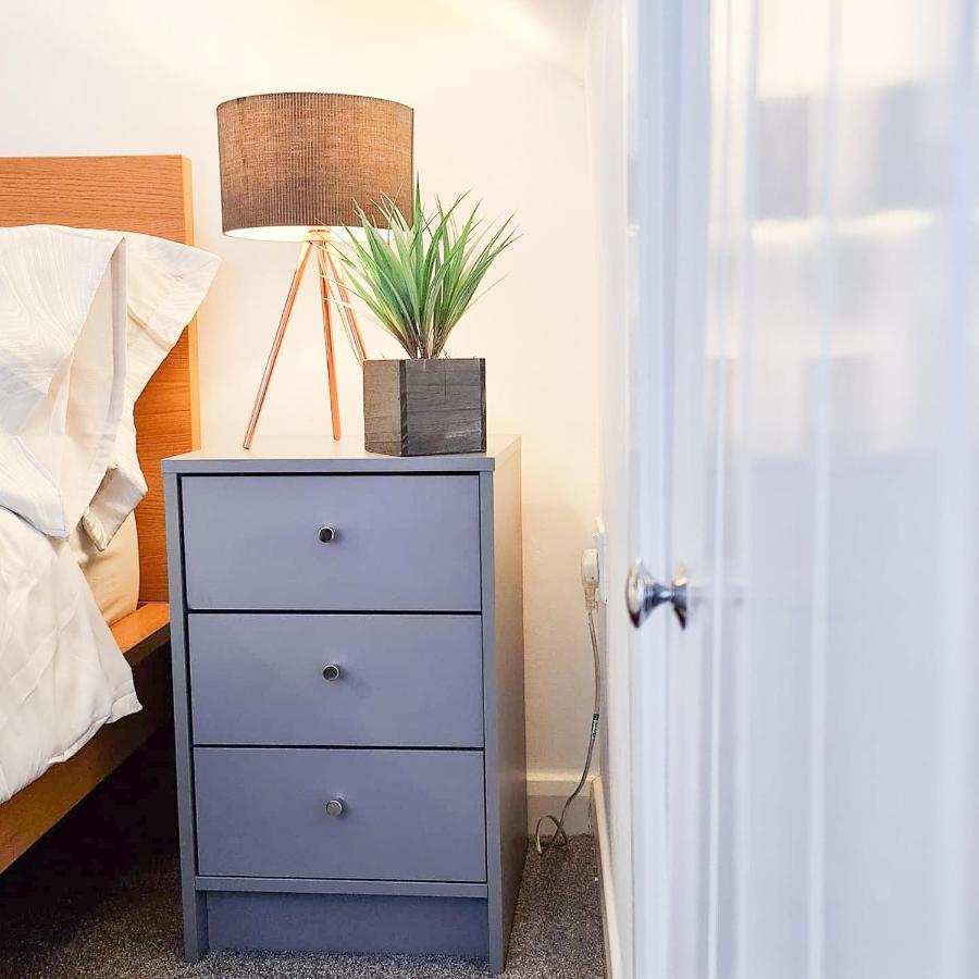 Modern 4 Bedroom Flat Near Station Apartment